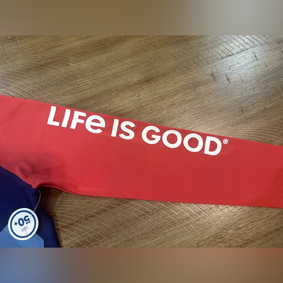 BOYS/GIRLS Life is Good Logo long sleeve rash/sun guard UPF50 RED/BLUE Sz: 6 NWT - Picture 11 of 12